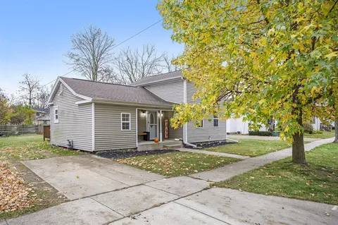 611 E Three, Three Rivers, MI 49093 photo 3