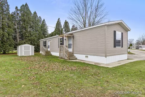 1800 W Main St #26, Lowell, MI 49331