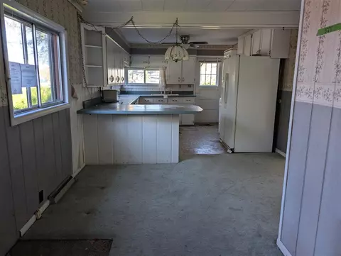 Kitchen - 6651 Berrien, Eau Claire, MI 49111 photo 2 of 2