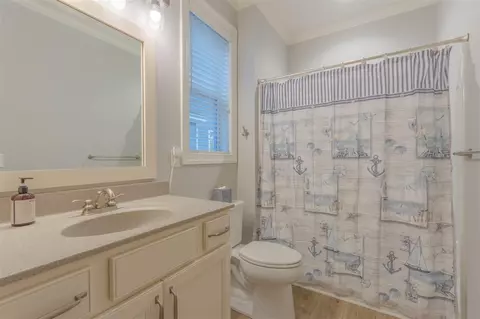 Bath - 453 Summer Grv #23, Douglas, MI 49406 photo 1 of 2