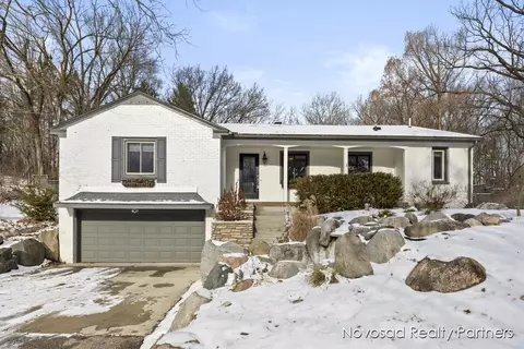 91 Carl, Ada, MI 49301