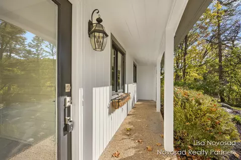 91 Carl, Ada, MI 49301 photo 3