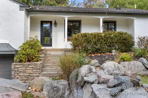 91 Carl, Ada, MI 49301 photo 2