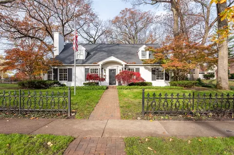 1047 Gladstone, Grand Rapids, MI 49506