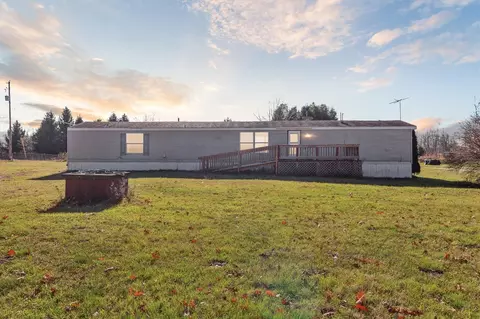 11230 E Pakes, Crystal, MI 48818