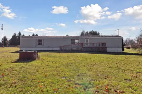 11230 E Pakes, Crystal, MI 48818 photo 3