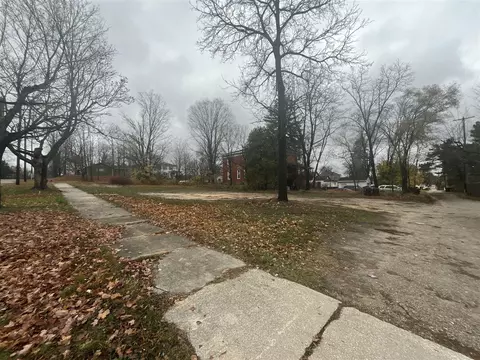 218 W W Pne, Big Rapids, MI 49307