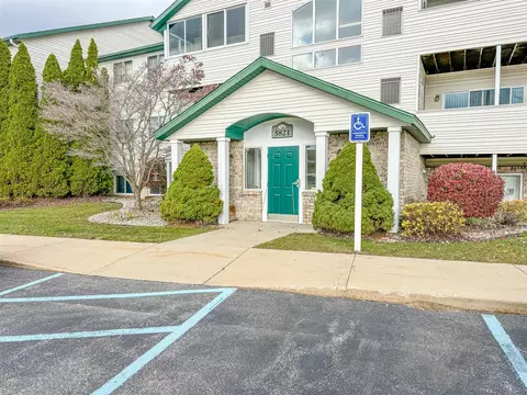5821 Crosswinds #11, Norton Shores, MI 49444