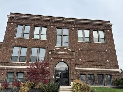 460 Broadway #201, South Haven, MI 49090
