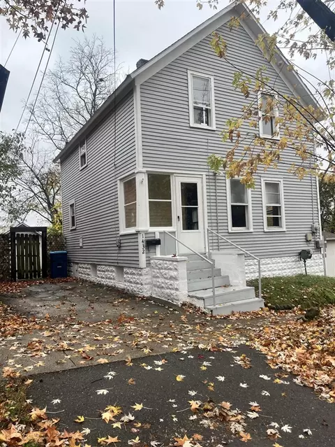 1423 Oak, Kalamazoo, MI 49008