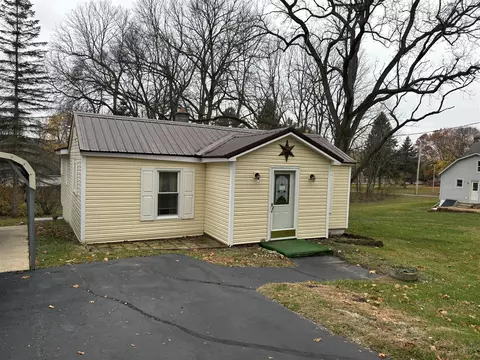 806 Clinton, Marshall, MI 49068 photo 2