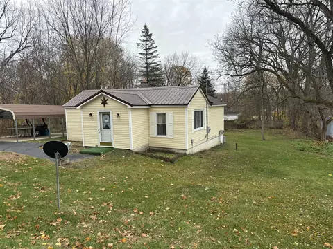 806 Clinton, Marshall, MI 49068 photo 3