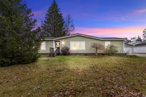 86 S Lester, White Cloud, MI 49349