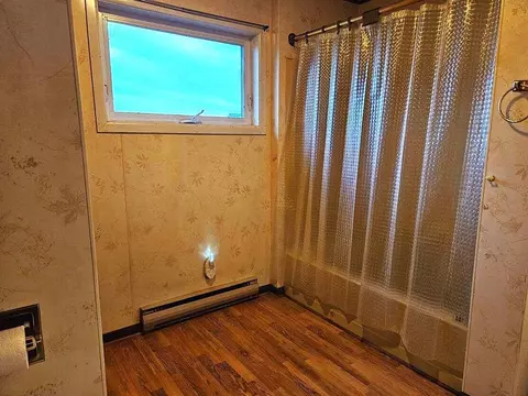 Bath - 8758 E Fillmore, Ithaca, MI 48847 photo 2 of 3