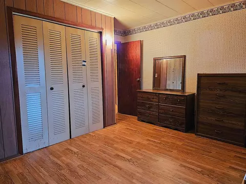 Bedroom - 8758 E Fillmore, Ithaca, MI 48847 photo 2 of 2