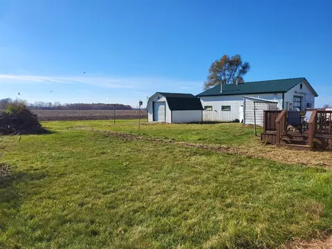 Exterior - 8758 E Fillmore, Ithaca, MI 48847 photo 2 of 4