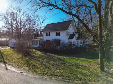 8 W Post, Newaygo, MI 49337