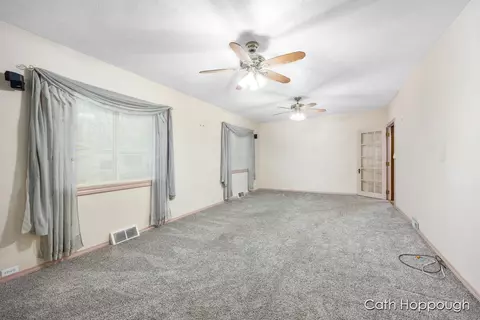 Living - 532 Harrison, Ionia, MI 48846 photo 2 of 2