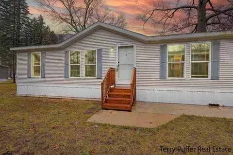 2425 Oak, Twin Lake, MI 49457
