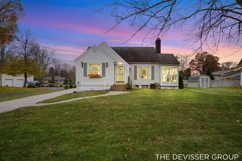724 E Lincoln, Zeeland, MI 49464