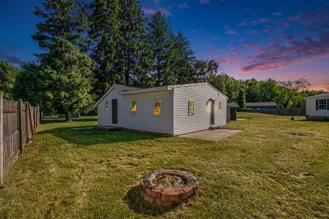 59945 Red Arrow, Hartford, MI 49057