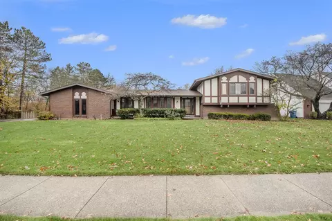 1960 Lockmere, Grand Rapids, MI 49508