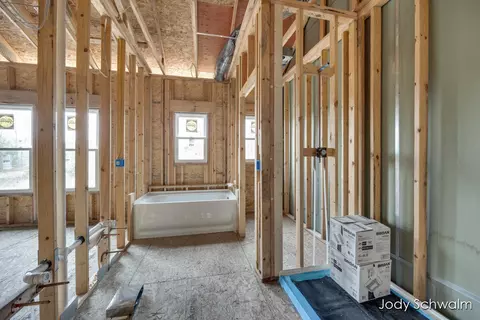 Bath - 533 Pineview, Belding, MI 48809 photo 1 of 6