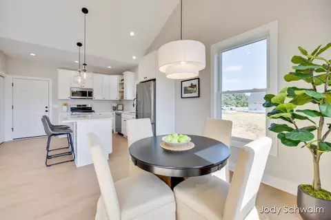 Dining - 533 Pineview, Belding, MI 48809 photo 3 of 4