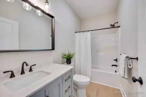 Bath - 533 Pineview, Belding, MI 48809 photo 4 of 6
