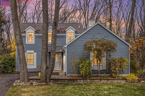 403 Walnut Woods, Plainwell, MI 49080