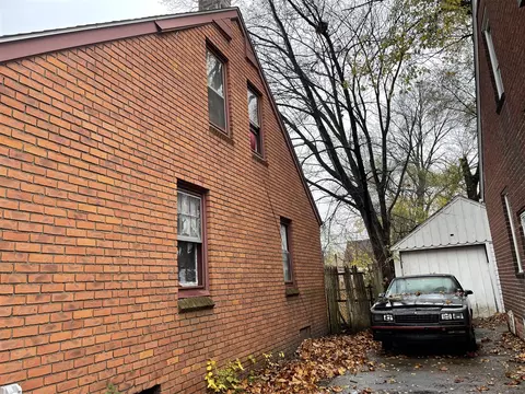 7415 Mettetal, Detroit, MI 48228