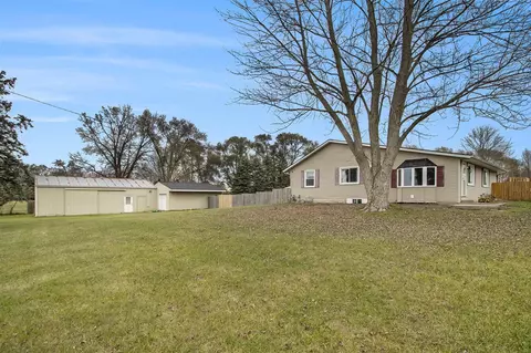 449 8th, Plainwell, MI 49080