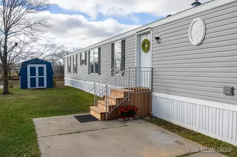 1120 Glasgow, Wayland, MI 49348