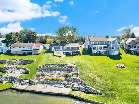 172 Southern Shrs, Brooklyn, MI 49230