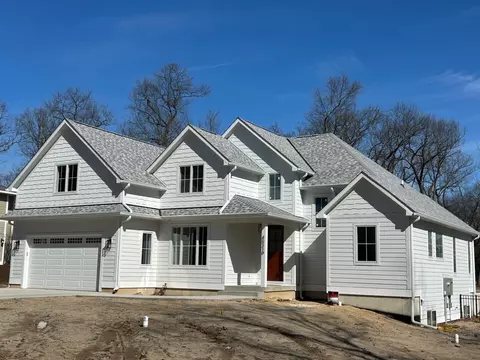 45310 Fairway, New Buffalo, MI 49117