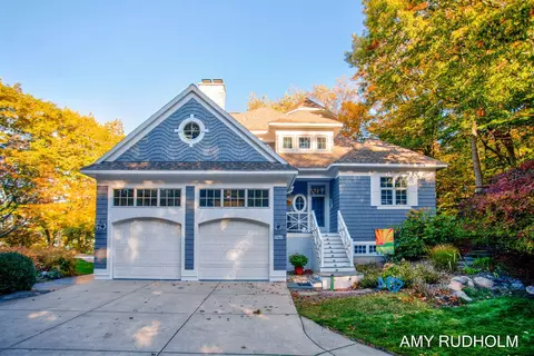 1749 Sunset Pt, Norton Shores, MI 49441