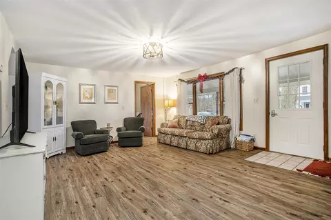 Living - 729 E Grn, Marshall, MI 49068 photo 1 of 4