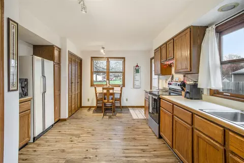 Kitchen - 729 E Grn, Marshall, MI 49068 photo 2 of 3