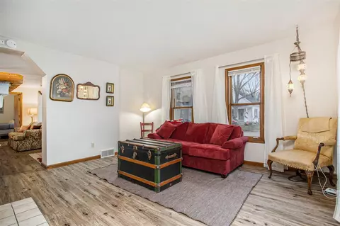 Living - 729 E Grn, Marshall, MI 49068 photo 3 of 4