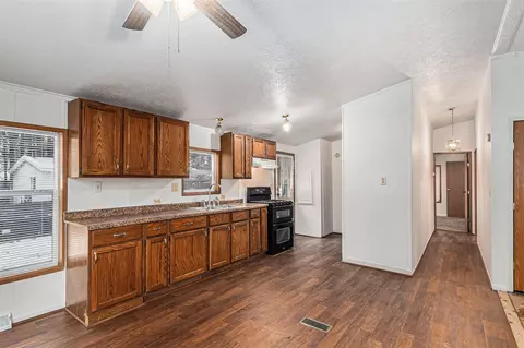 Entry Way - 1110 3rd, Bangor, MI 49013 photo 1 of 1