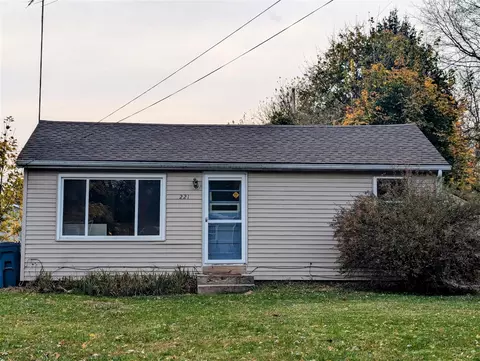 221 N Linden, Fremont, MI 49412