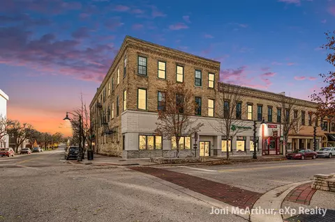 9 S 3rd #204, Grand Haven, MI 49417