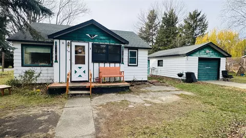 74 4th, Manistee, MI 49660