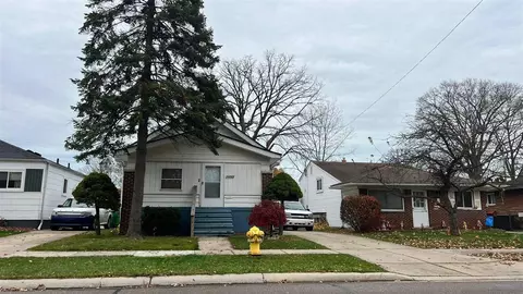 24268 Schroeder, Eastpointe, MI 48021