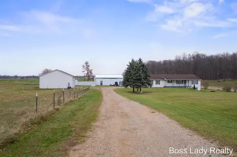 378 Snowy Riv, Freeport, MI 49325