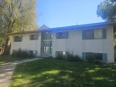 822 Carrier Crk, Grand Rapids, MI 49503