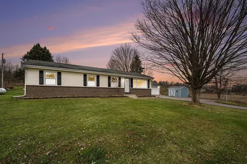 70052 Cr 652, Lawton, MI 49065