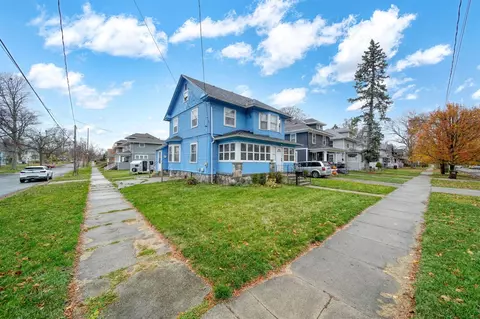 1040 Woodbridge, Jackson, MI 49203