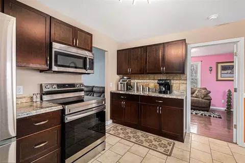 Kitchen - 10301 Case, Brooklyn, MI 49230 photo 5 of 5