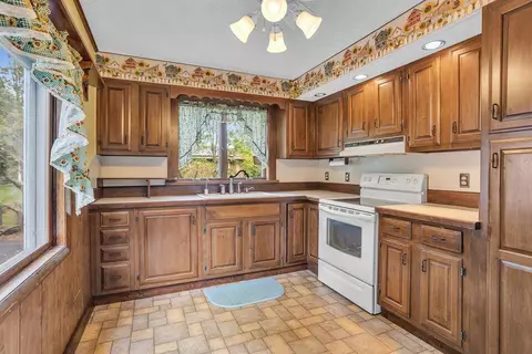 Kitchen - 934 Bush, Jackson, MI 49202 photo 1 of 2